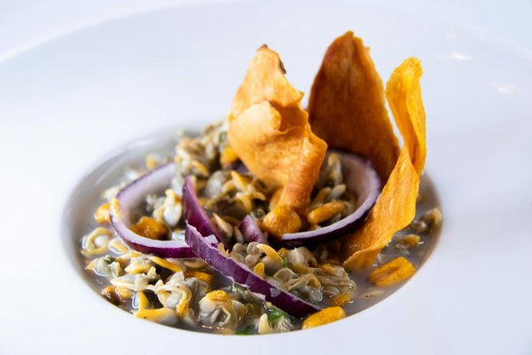 Come scegliere il giubbotto di pelle giusto per una figura minuta?