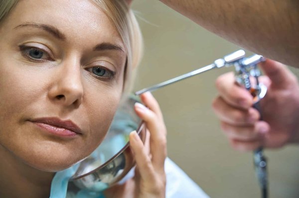 Come realizzare un'area lavanderia esterna protetta e funzionale?